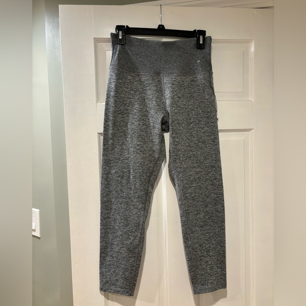 NWOT Zobha leggings.  Gray, Size Large.  Polyester And Spandex